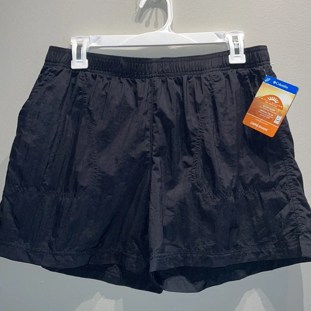 Columbia women’s shorts. Never worn. Tags on. Womens medium. Good condition. - Picture 4 of 7